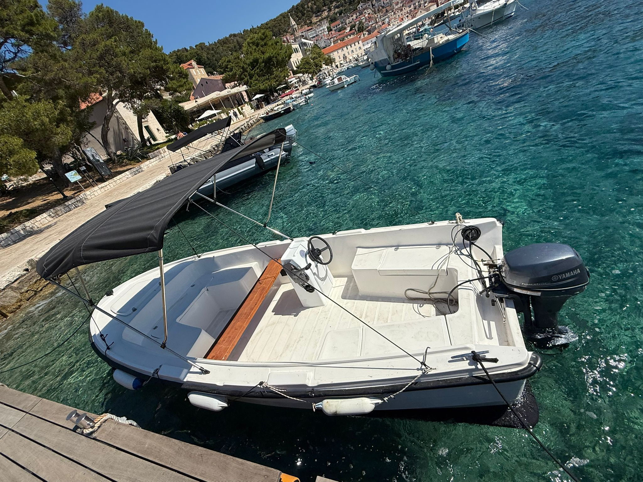 Adria 10hp - Back Right View