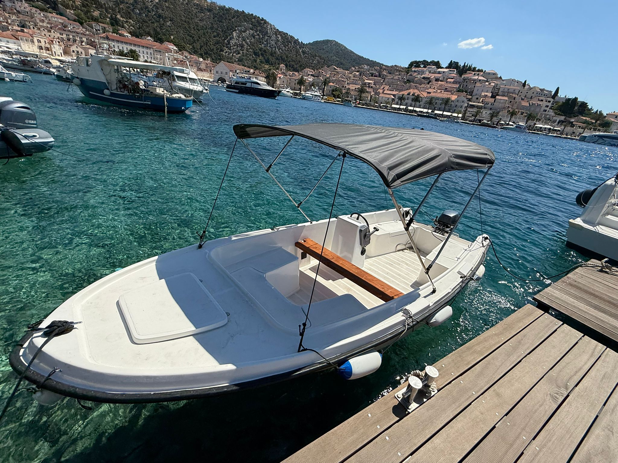 Adria 10hp - Front Right View
