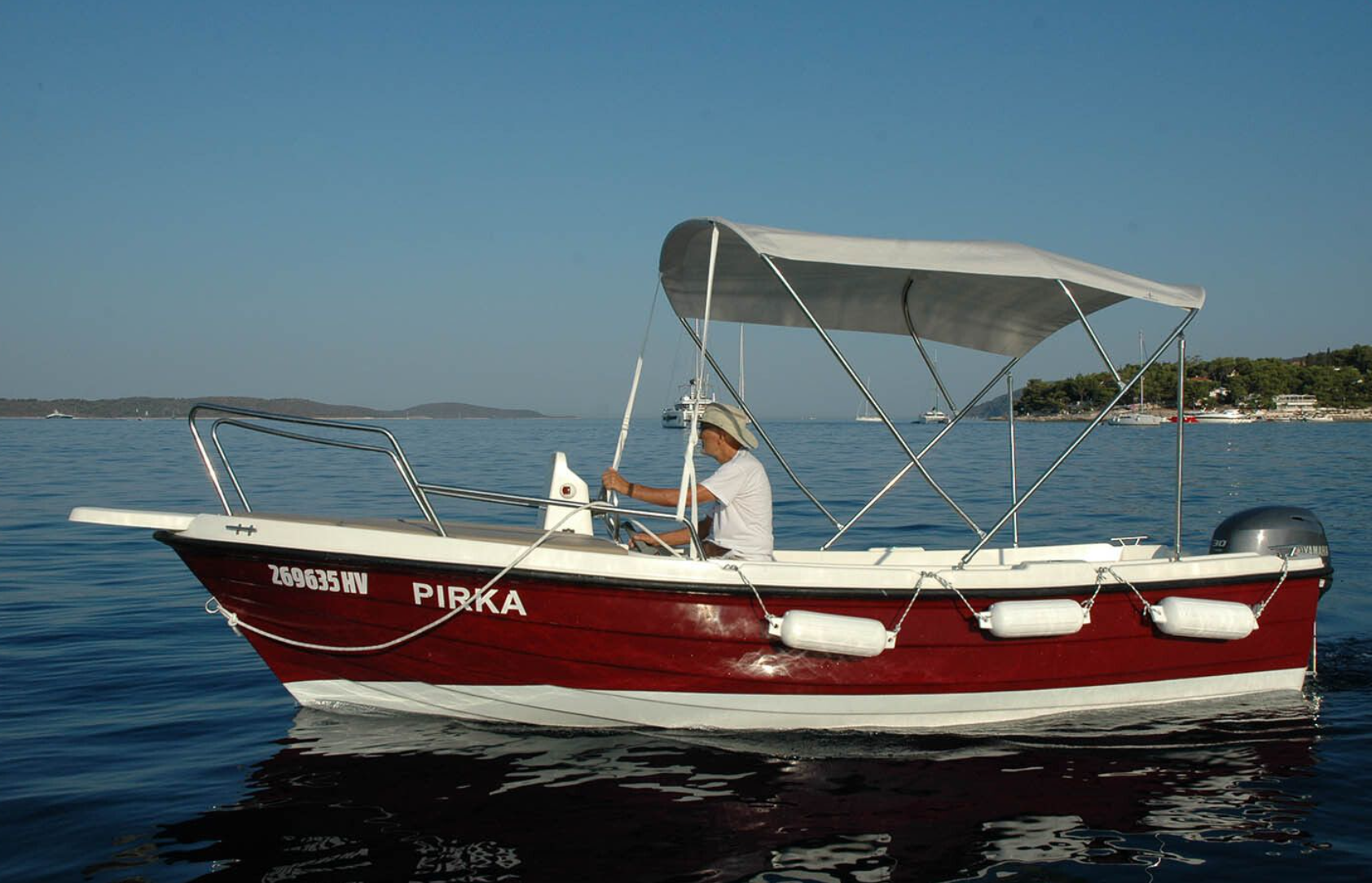 Nautica 500 30hp - Side View