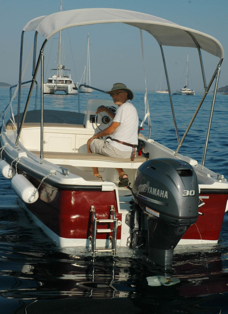 Nautica 500 30hp - Back View