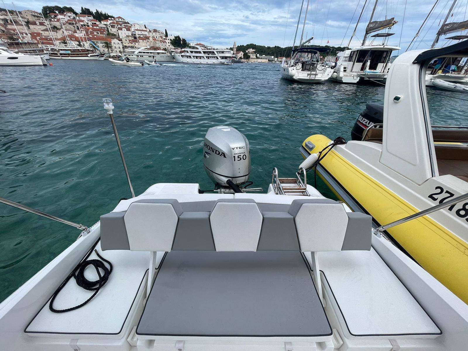 Scar Next 150hp - Backseat & Engine View