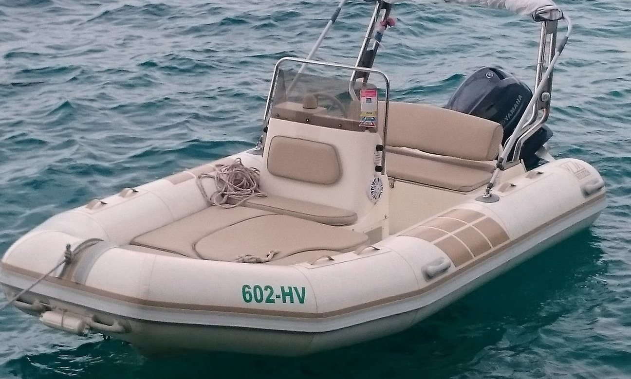 Zodiac Medline 60hp - Beach Landing