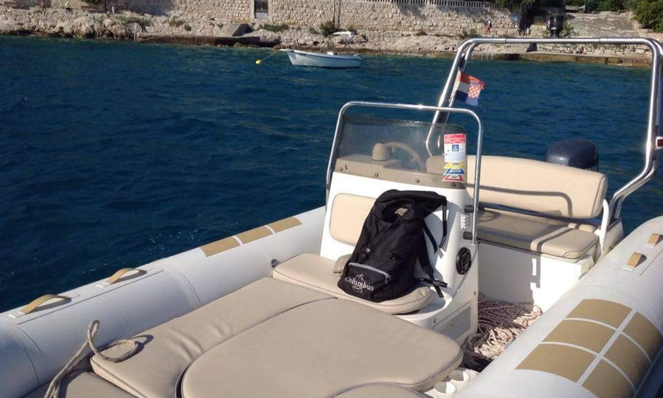 Zodiac Medline 60hp - Beach Landing