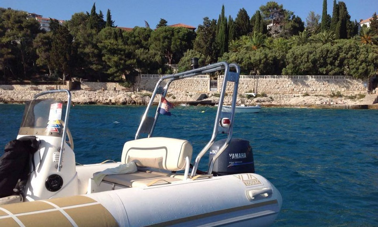 Zodiac Medline 60hp - Beach Landing