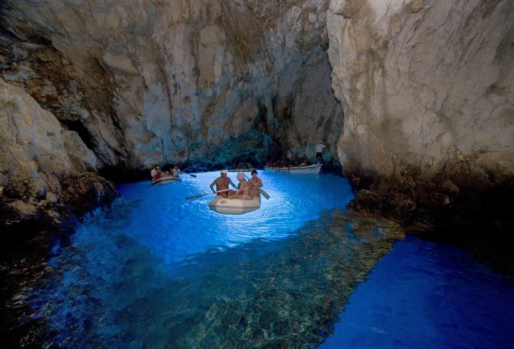 Vis Caves